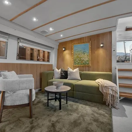 Båthotell One-of-a-kind Arctic Experience Aboard Boat Grosso