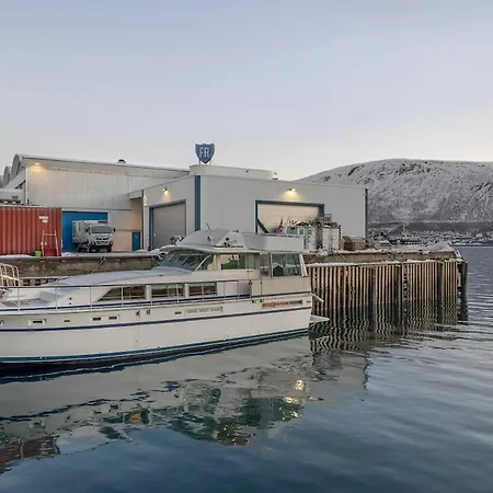 One-of-a-kind Arctic Experience Aboard Boat Grosso טרומסה