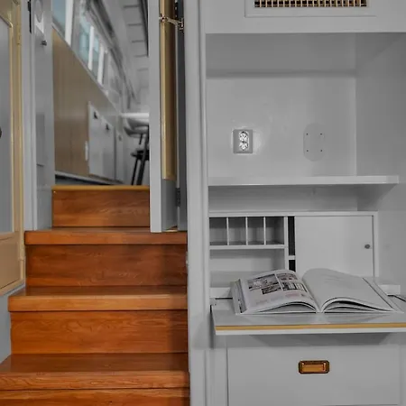 ספינת מלון One-of-a-kind Arctic Experience Aboard Boat Grosso