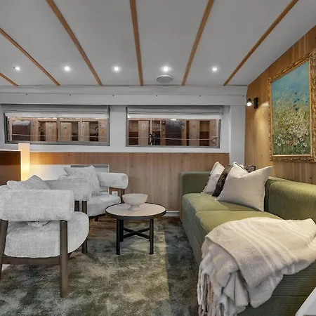 One-of-a-kind Arctic Experience Aboard Boat Grosso טרומסה