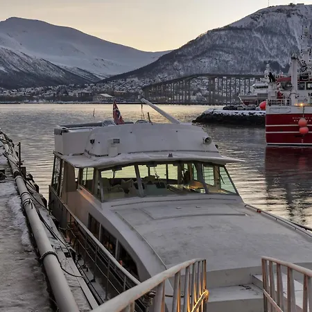 One-of-a-kind Arctic Experience Aboard Boat Grosso טרומסה