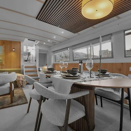 One-of-a-kind Arctic Experience Aboard Boat Grosso טרומסה