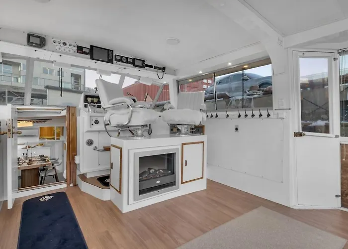 One-of-a-kind Arctic Experience Aboard Boat Grosso Båthotell