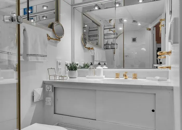 Båthotell One-of-a-kind Arctic Experience Aboard Boat Grosso Tromsø