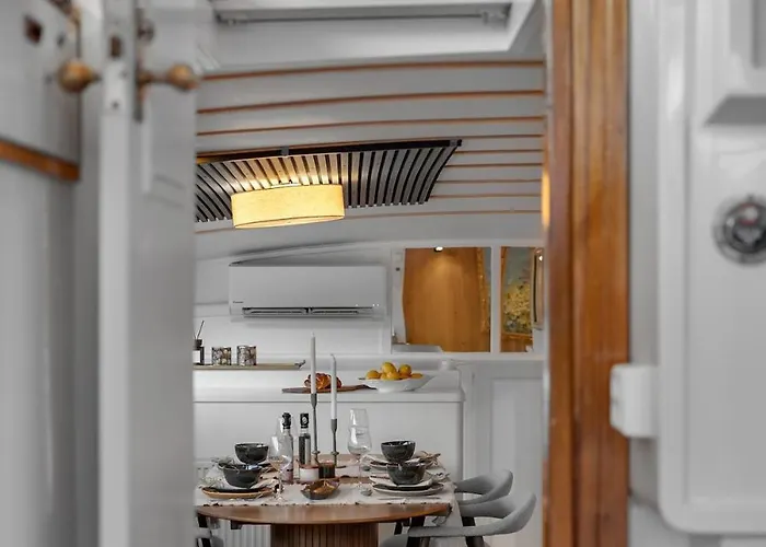 Båthotell One-of-a-kind Arctic Experience Aboard Boat Grosso Tromsø