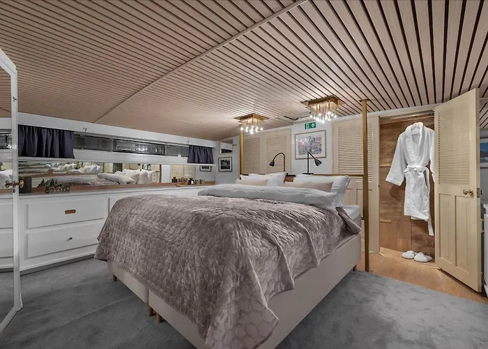 Båthotell One-of-a-kind Arctic Experience Aboard Boat Grosso *